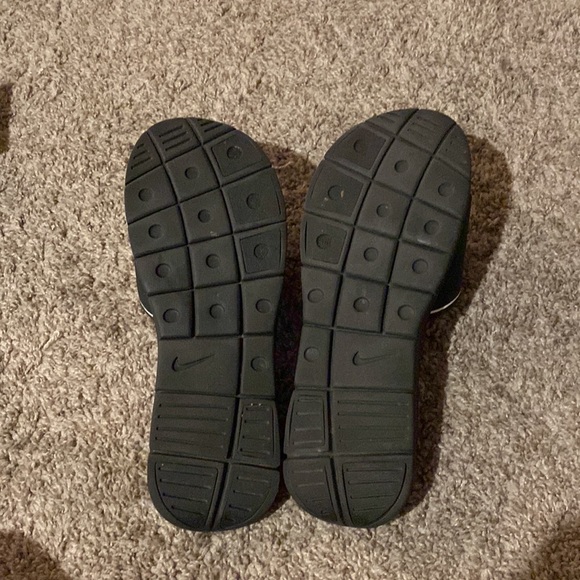 Nike slide sandals with velcro adjustable strap, womens size 10, good condition! - Picture 4 of 4